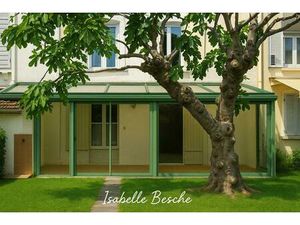 Le charme de l'ancien pour cette maison de ville avec 3 chambres   véranda et jardin