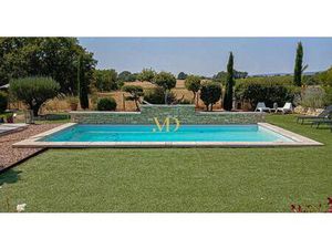 Maison récente avec piscine et vue