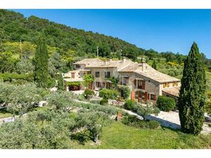 Élégante propriété provençale avec gîtes et vue sur le mont Ventoux