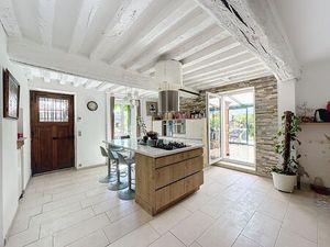 Vente maison 6 pièces  190.00m²  Penchard