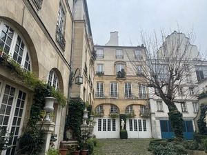 Local professionel 6 et plus à PARIS 7ème