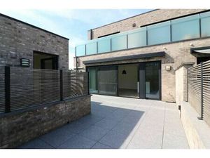 Zonnig appartement met ruim terras  twee slaapkamers in centrum