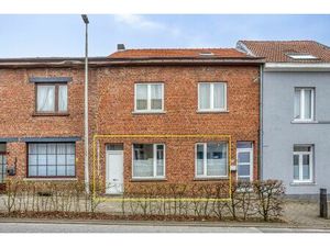 Gelijkvloersapp. (91m²) te huur in Halle  met 1 slpk en koer
