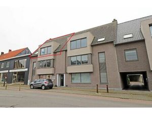 Lichtrijk appartement met carport