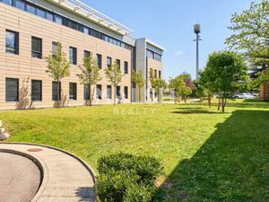 Locaux d'Activités à VENISSIEUX - A LOUER - 1699 m² divisibles à partir de 233 m²