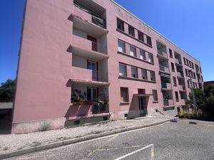 Vente appartement 5 pièces 81m2 Bourg-Saint-Andéol 07700 - 80000 € - Surface Privée