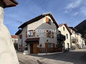 SAINT MARTIN LE VINOUX-Maison de village avec garage et terrain dans un hameau au calme