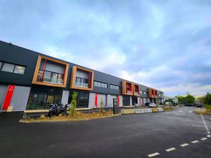 CELLULES D'ACTIVITE NEUVES A LOUER -ERAGNY A15 - N184