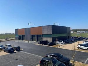 A LOUER - Locaux d'activité avec bureaux à partir de 551 m² à Coupvray (77)