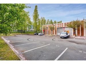 A LOUER : Locaux d'activités