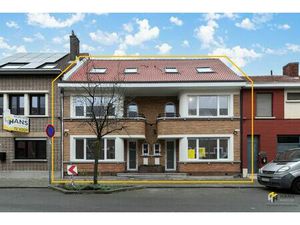 Commercieel te koop in Ekeren met 8 slaapkamers