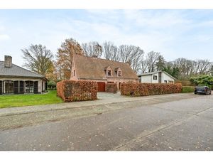 Huis te koop in Kapellen met 7 slaapkamers