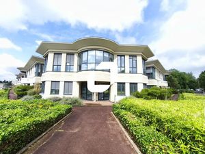 A LOUER  Locaux mixtes