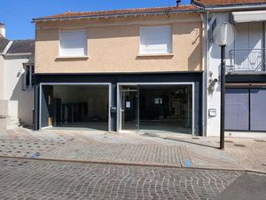 A LOUER - LOCAL COMMERCIAL - CENTRE VILLE - ST. BREVIN