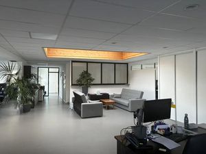 BUREAUX - A VENDRE - RENOVE - VERTOU - PARKING - BORNE IRVE
