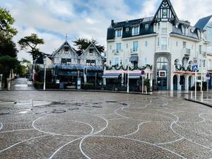 A LOUER LOCAL COMMERCIAL LA BAULE 38M2 DE GAULLE