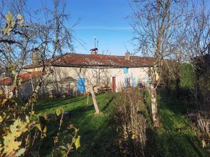 Fermette Charentaise Avec Grange - Dependances Et Jardin