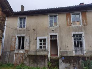 Maison De Village Avec Grange - A Renover -