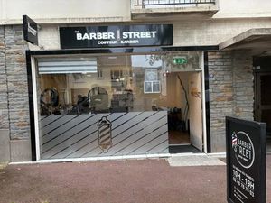 MURS COMMERCIAUX À VENDRE AVEC LOCATAIRE EN PLACE - 46 5 M2 - SAINT-HERBLAIN