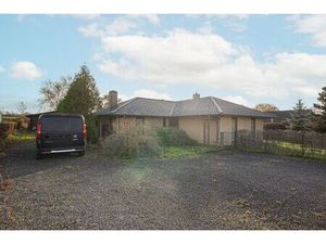 Villa à vendre avec garage et 2 chambres   Roly (VBD64684)