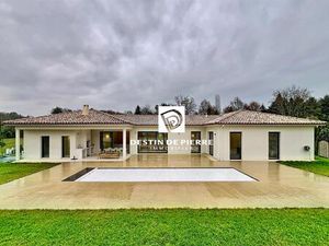 Maison contemporaine avec piscine et salle de sport privatif