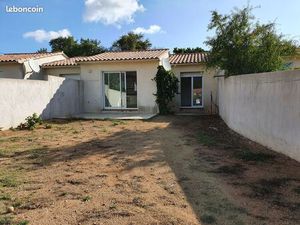 Rez de jardin T3 a l'année ste lucie de pv