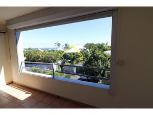 AGREABLE F3 DANS PETIT IMMEUBLE - ST PIERRE CENTRE