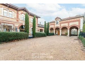 Bâtisse de charme avec jardin et terrasse - Anciennes écuries du XIXe siècle