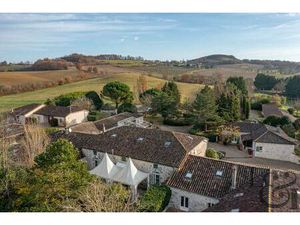 A saisir domaine de 25 gîtes  un restaurant et une maison principale en Lot-et-Garonne...