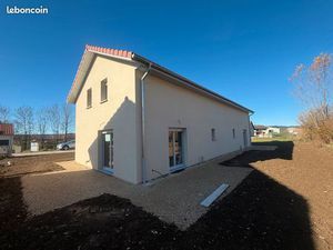 À louer dès 15 mars 2026  une maison neuve de 2025  classée DPE A  située au Val d’Usiers 