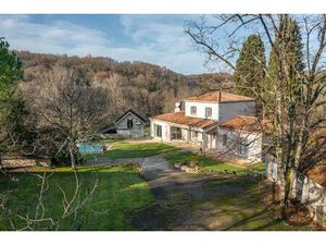 Maison de Caractère avec dépendances et piscine entre Villeneuve et Agen