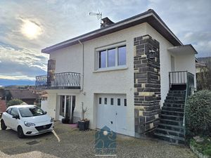 Maison avec terrasse  balcon et garage