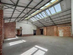 FOREST ; ATELIER OU SURFACE MULTI-FONCTIONS