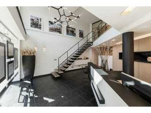 Espace de bureau élégant à vendre près de la Tour des Héros