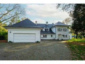 Villa de standing 5 chambres/5 sdb de 550m² -terrain 37ares!