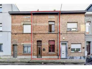 MAISON AVEC BEAU POTENTIEL