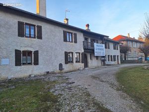 Maison ancienne au cœur du village