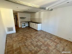 4 apparts de location . Revenus 2000/mois