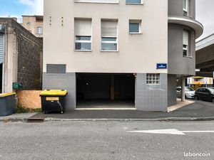 Grand Garage double dans le centre de Clermont
