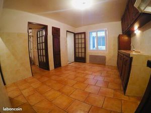 Location Maison de village 100m2 sans extérieur quartier calme R+1