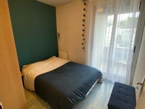 F1 lumineux proche des universités avec parking