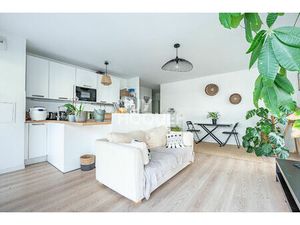 APPARTEMENT 4 PIECES AVEC TERRASSE ET PARKING