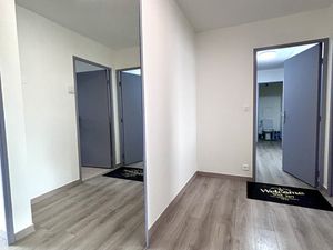 ** BEL APPART DE 4 PIECES A LOUER EN PLEIN CENTRE ET PROCHE