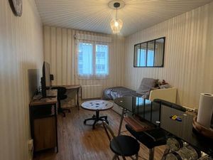 Studio Meublé  idéalement situé Place Saint Marc