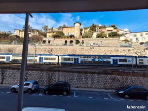 Loue grand studio vide