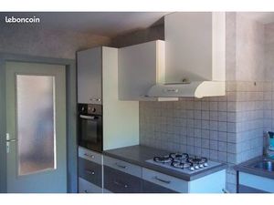 APPARTEMENT F3 1er étage TBE 390eu