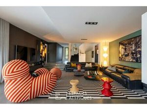 Maison d'architecte avec piscine et jardin paysager