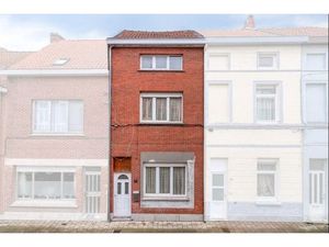 Grondig op te frissen rijwoning met 3 kamers te Gentbrugge