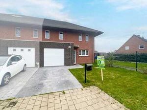 3 façades de construction récente avec 4 chambres  jardin et