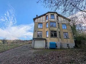 Spacieuse villa à rénover dans un endroit très calme